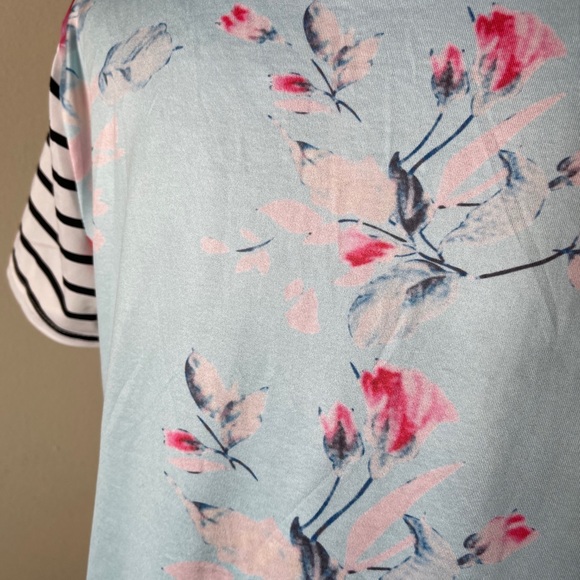 Floral boutique tunic blouse size medium - Picture 5 of 8